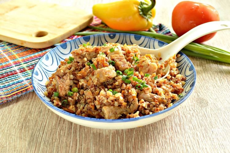 Гречка по-купечески с говядиной и острым перцем