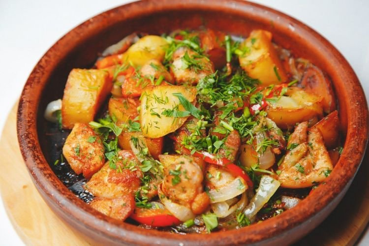 Жаркое из свинины, картофеля и болгарского перца