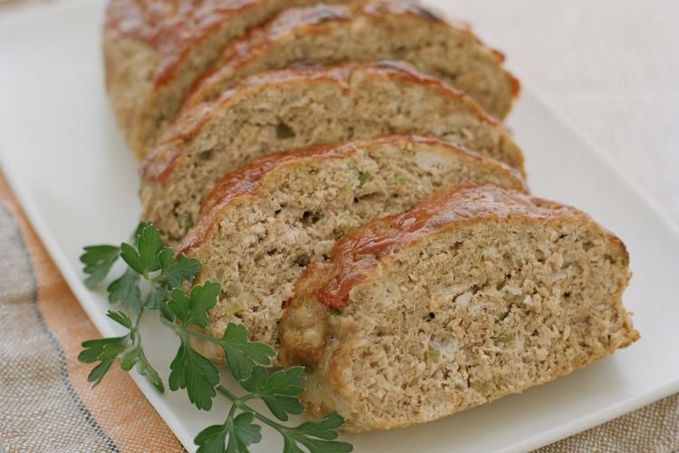 Мясной рулет из фарша индейки и риса