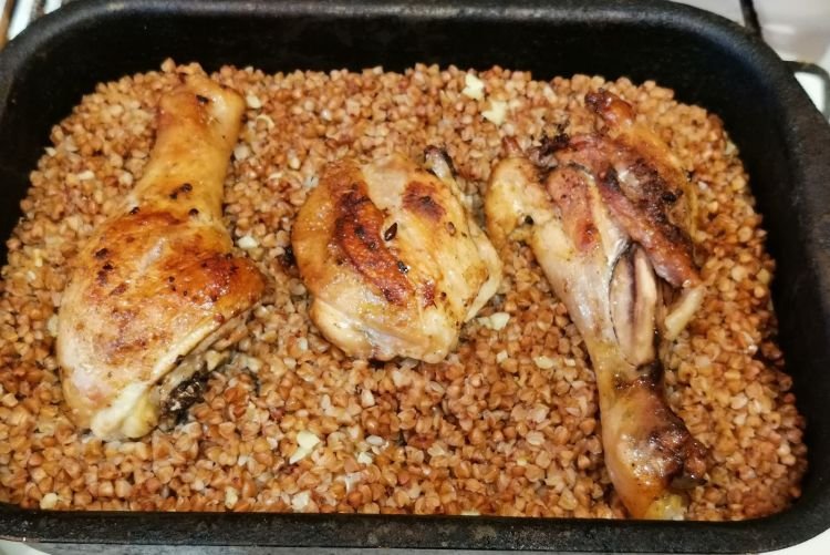 Гречка с курицей по-домашнему в духовке