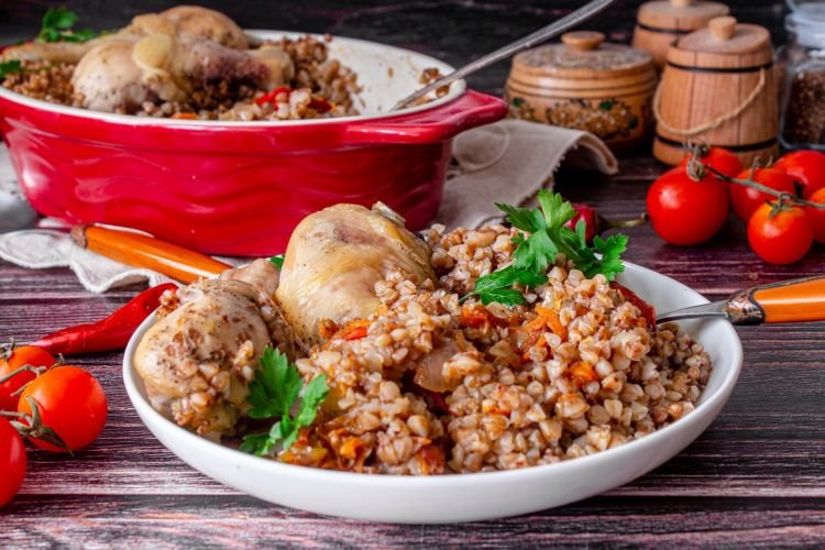 Гречка с курицей и овощами в духовке