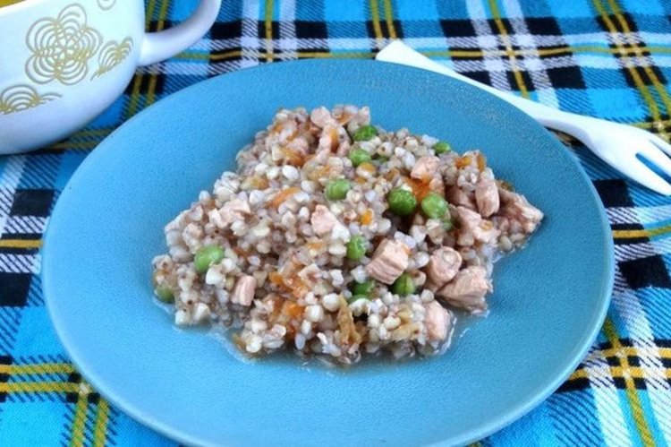 Гречка с курицей и зеленым горошком в духовке
