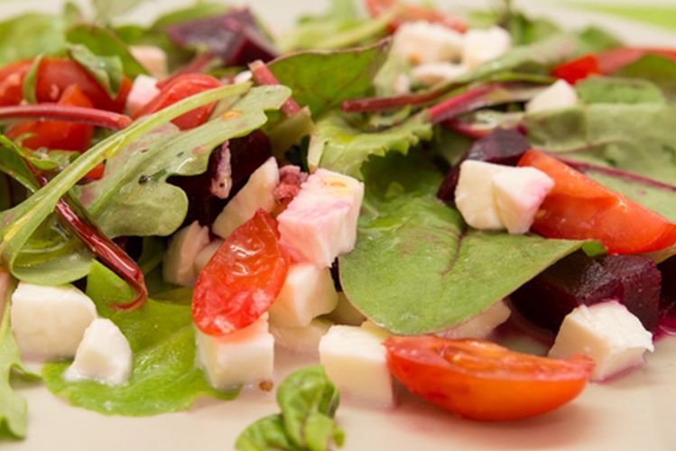 Салат со свеклой и моцареллой