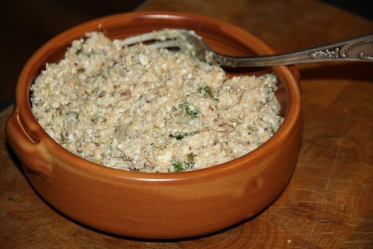 Салат с творогом и тунцом