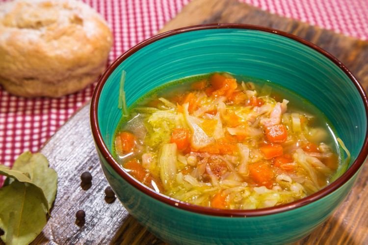 Капустный суп с пшеном