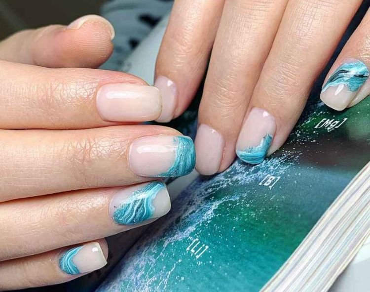 Цветные разводы на нюде