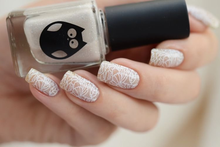 Белый стемпинг