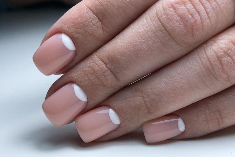 Лунный маникюр 2022