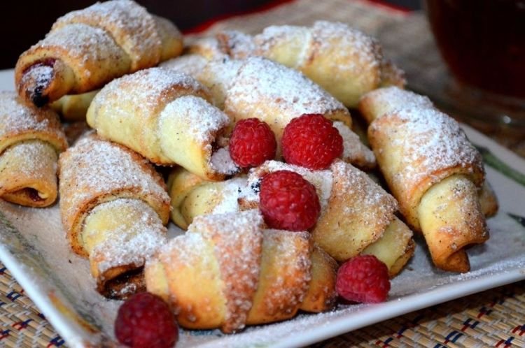 Творожные рогалики с вареньем