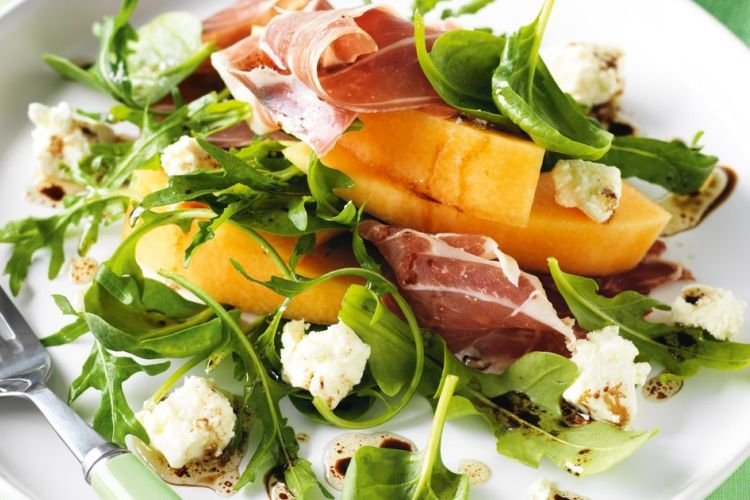 Салат с прошутто и грушей