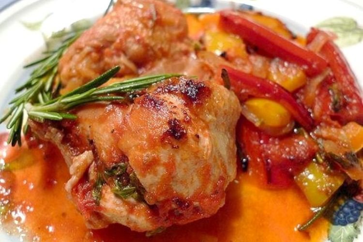 Куриные бедра с овощами