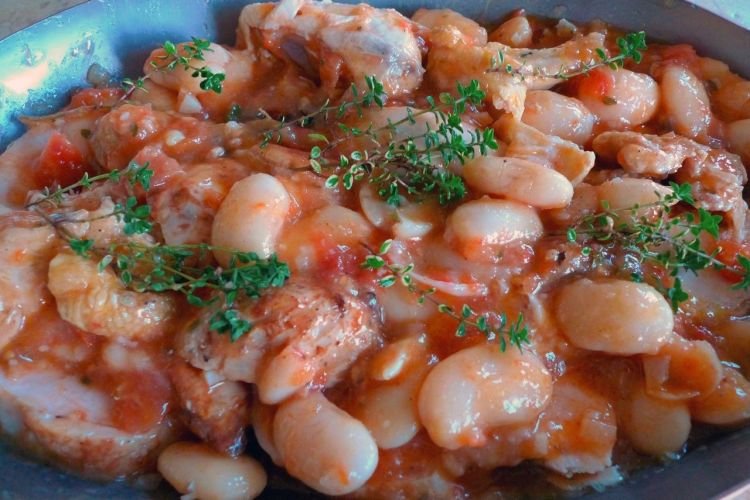 Фасоль с курицей