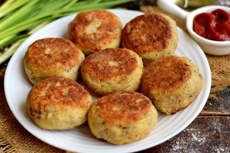 Котлеты из картофеля и рыбных консервов