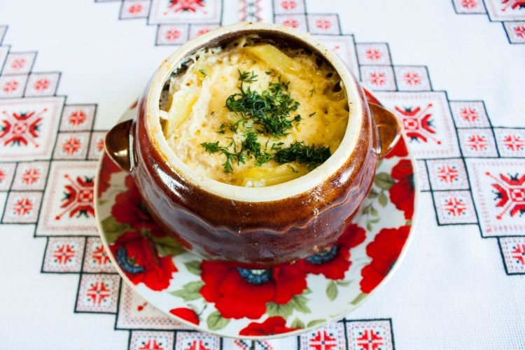 Картофель с грибами в горшочках