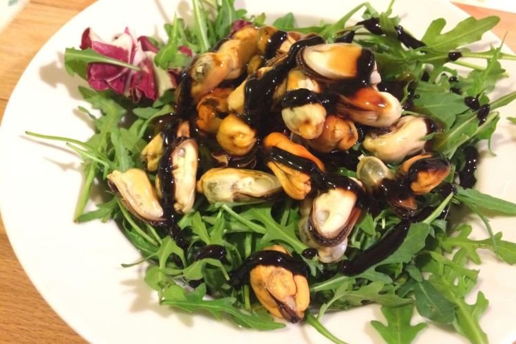 Морской салат с рукколой
