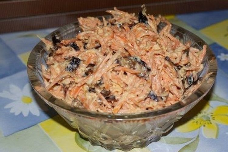 ПП салат с сырой морковью и сыром