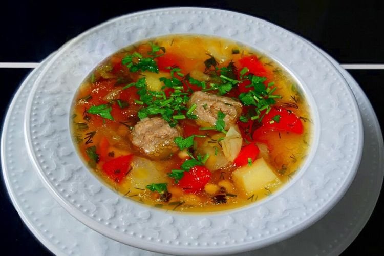 Суп с булгуром и фрикадельками