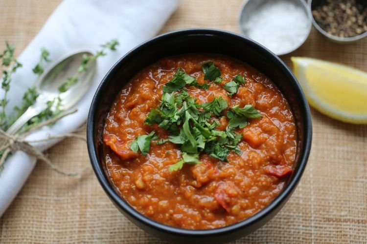 Чечевица в томатном соусе