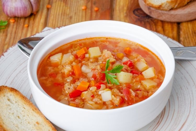 Овощной суп с чечевицей