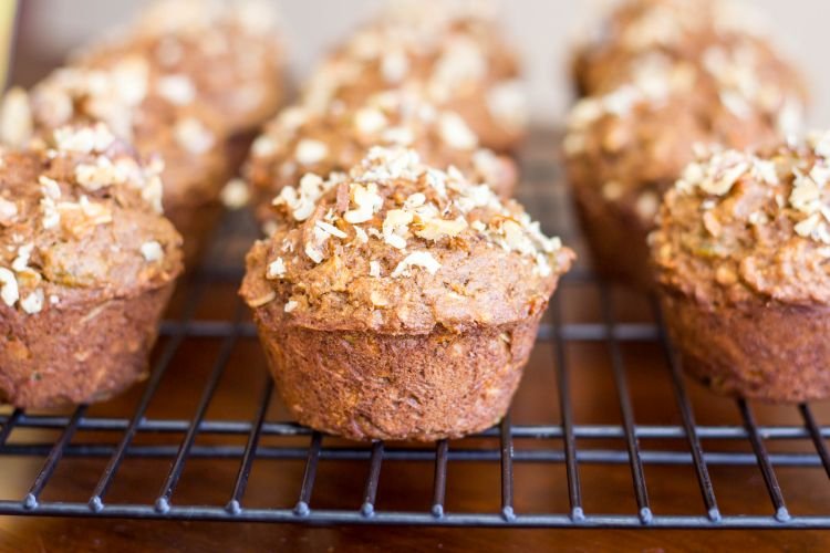 Маффины с авокадо и овсяными хлопьями