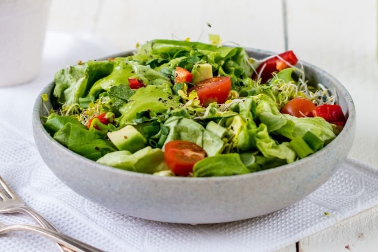 Овощной салат с авокадо