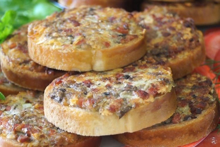 Горячие бутерброды с фаршем