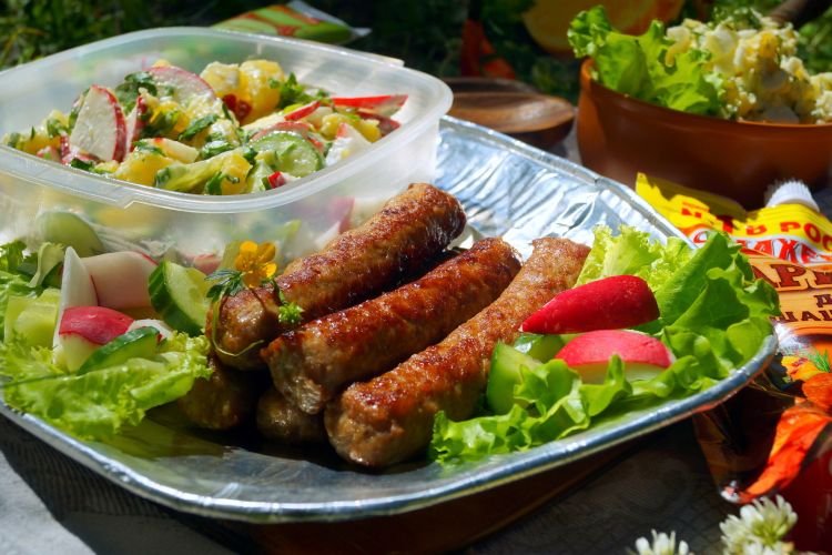 Чевапчичи с манкой и яйцами