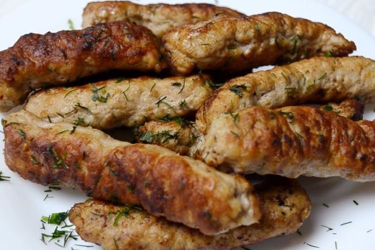 Чевапчичи с луком и зеленью