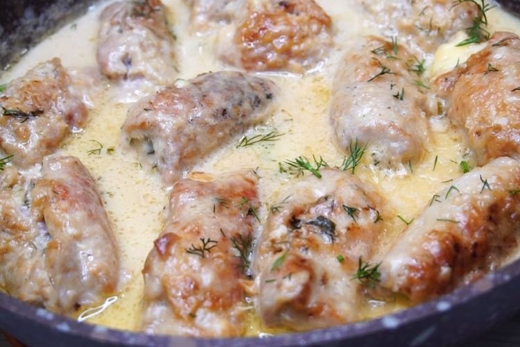 Чевапчичи, запеченные в сливках