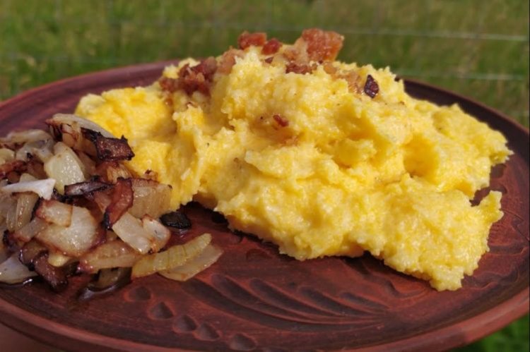 Банош со шкварками