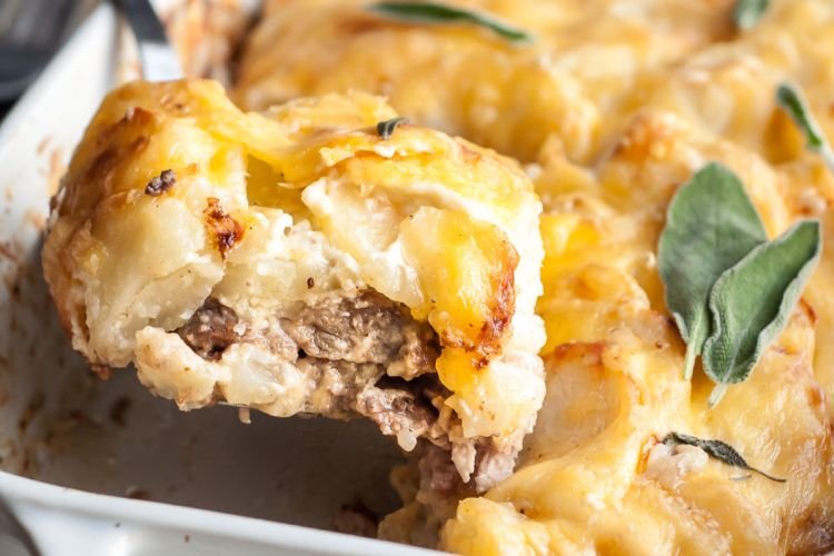 Мясо по-французски, запеченное в соусе из горчицы и сметаны