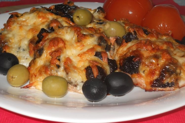 Мясо по-французски с картошкой и черносливом