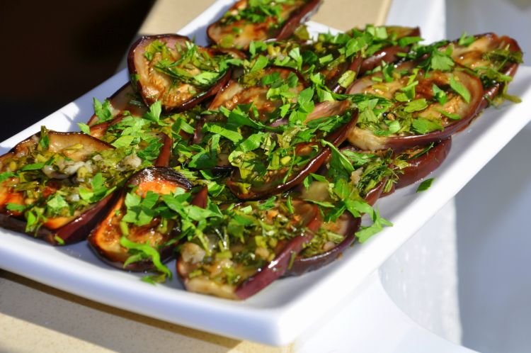 Жареные баклажаны с зеленью