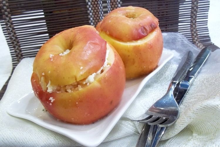 Запеченные яблоки с творогом