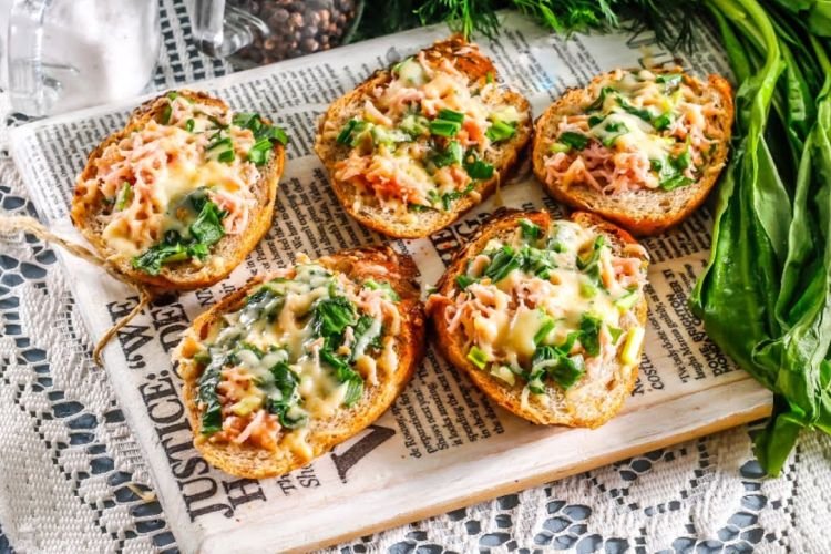 Горячие бутерброды с сосисками