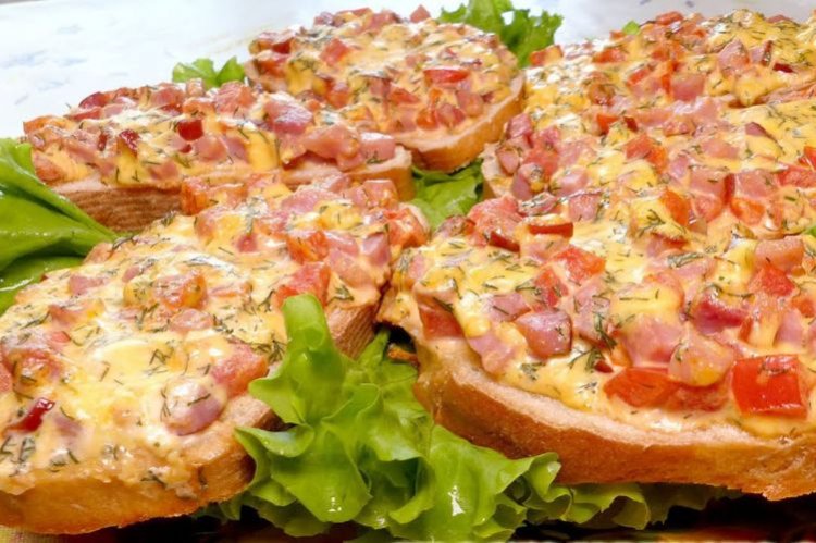 Горячие бутерброды с ветчиной