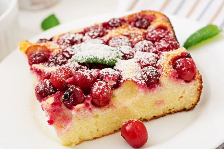 Запеканка с кускусом и ягодами