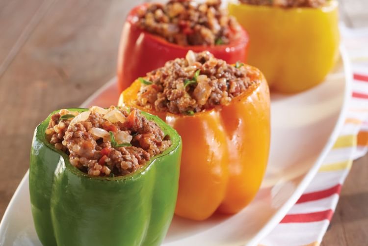 Фаршированный перец с ананасами и помидорами в духовке