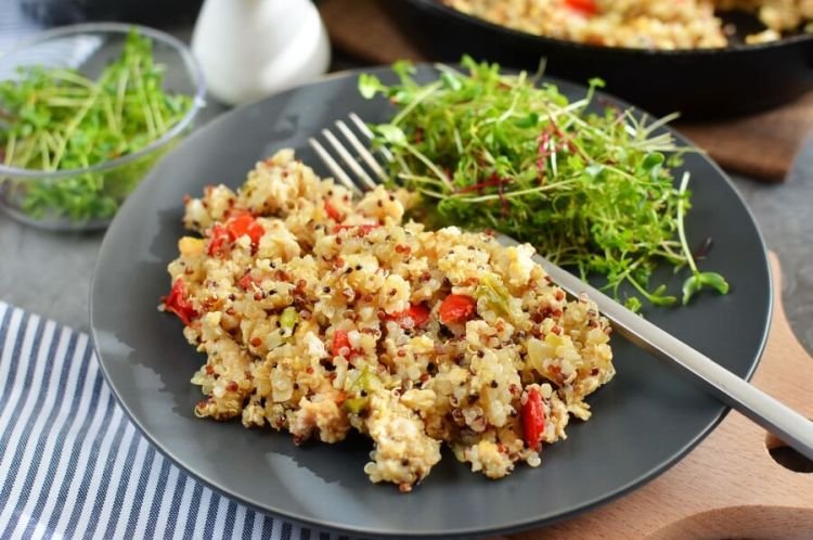 Киноа с болгарским перцем и тимьяном