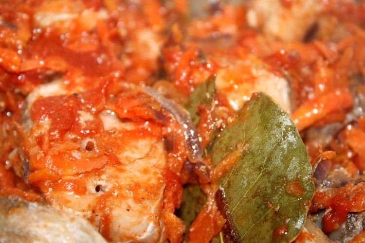 Тушеная горбуша