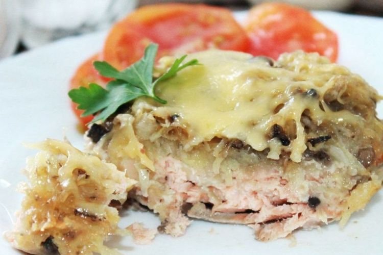 Горбуша с грибами