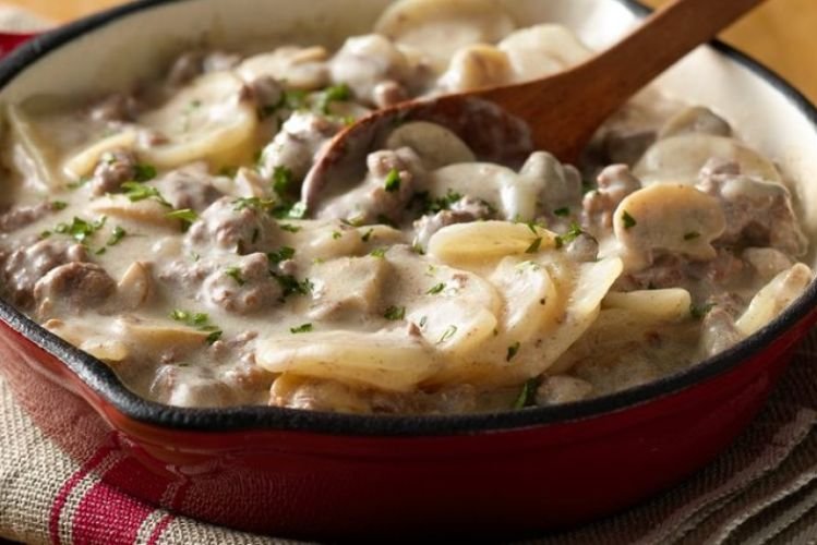 Курица с грибами и молодым картофелем в сливочном соусе