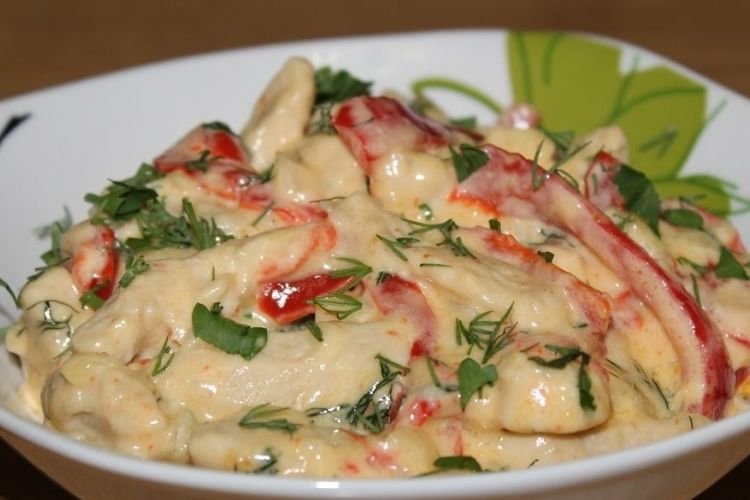 Курица с болгарским перцем в сливочном соусе