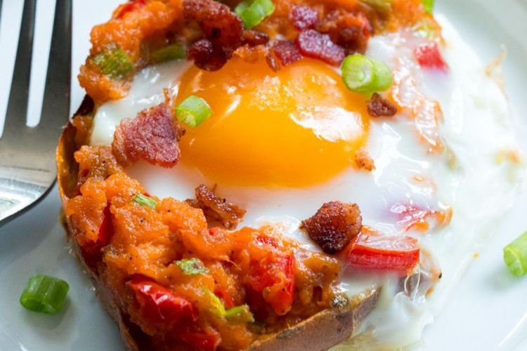 Батат с яйцом на завтрак