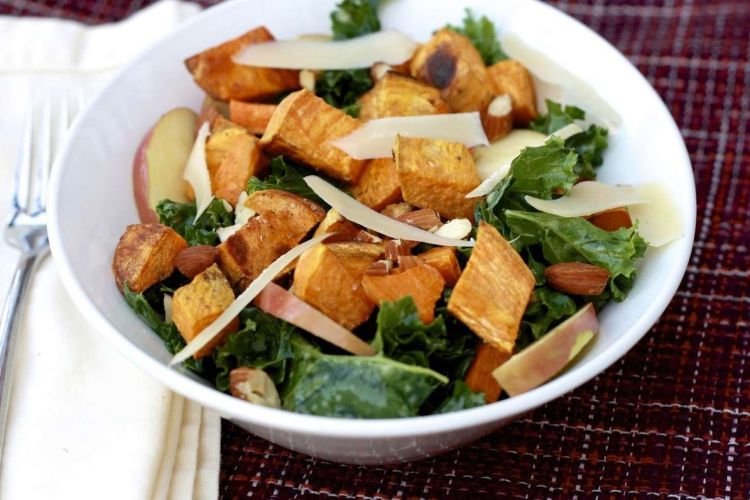 Салат с бататом и яблоком