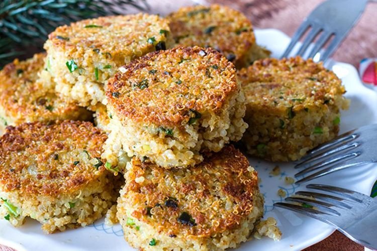 Котлеты из киноа в панировке