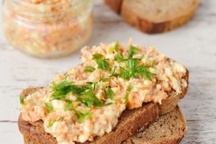 Бутерброды с тунцом и корейской морковью