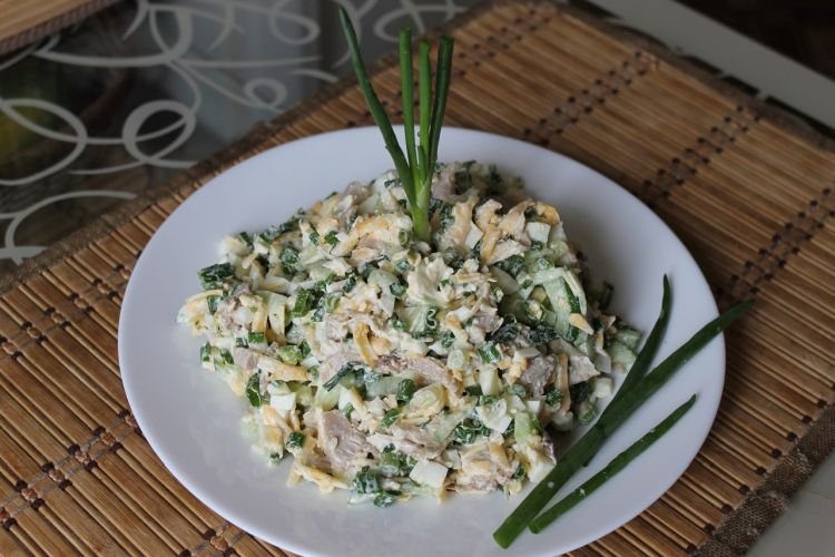 Огуречный салат с курицей