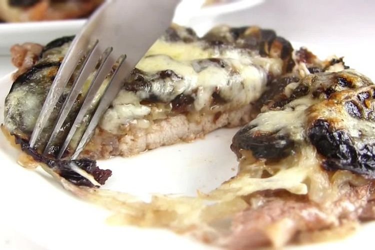 Свинина по-французски с черносливом