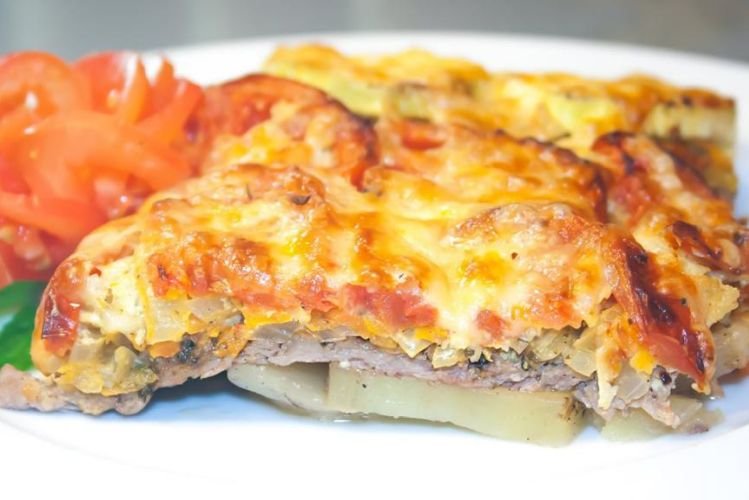 Свинина по-французски с ароматной зеленью